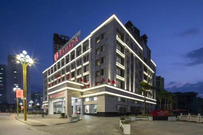 Ramada By Wyndham Mengzi Suites Esterno foto